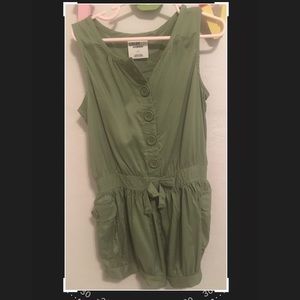 Oshkosh green jumper. 4T Washed once, never worn.